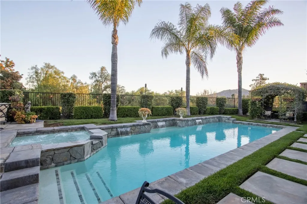32815 Cleveland Street, Temecula, California 92592 home-pic-2