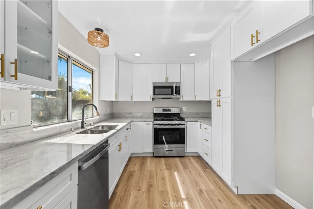 1050 Landsford Street, Lancaster, California 93535 home-pic-4