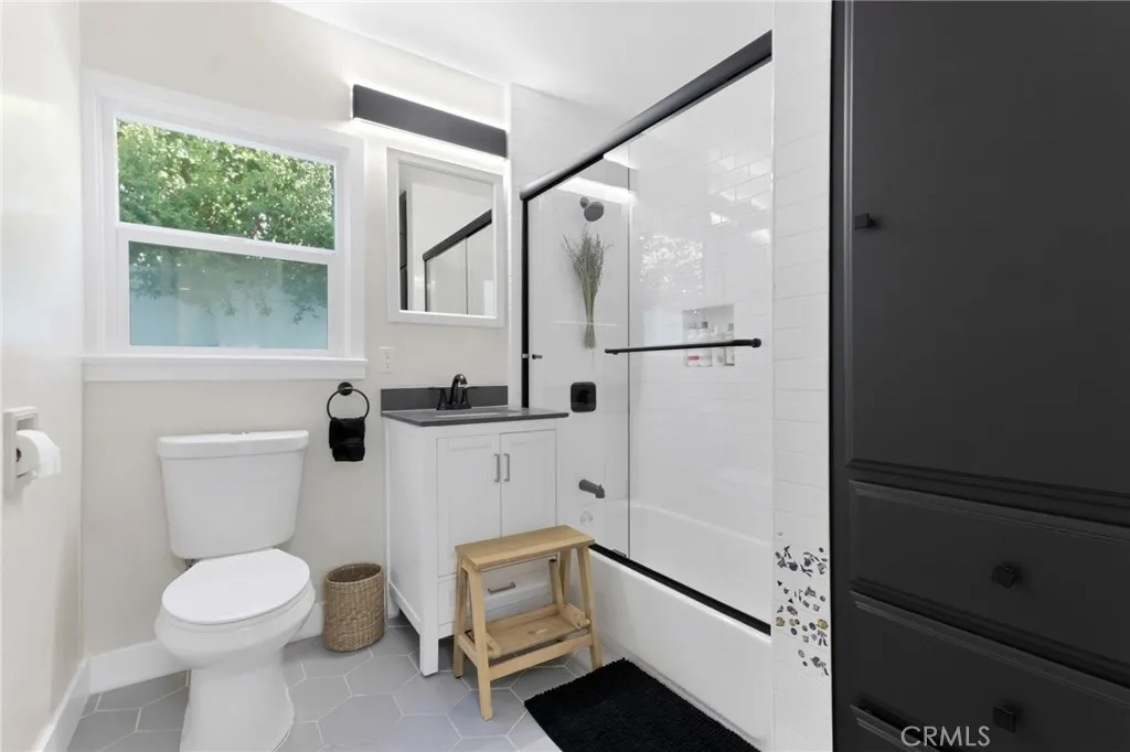 805 N Kemp, Burbank, California 91505 home-pic-19