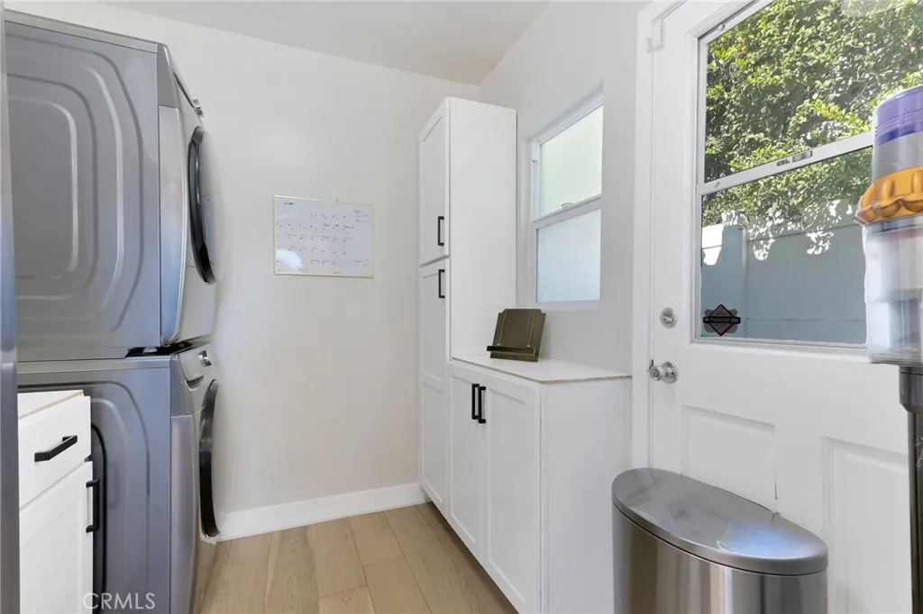 805 N Kemp, Burbank, California 91505 home-pic-18