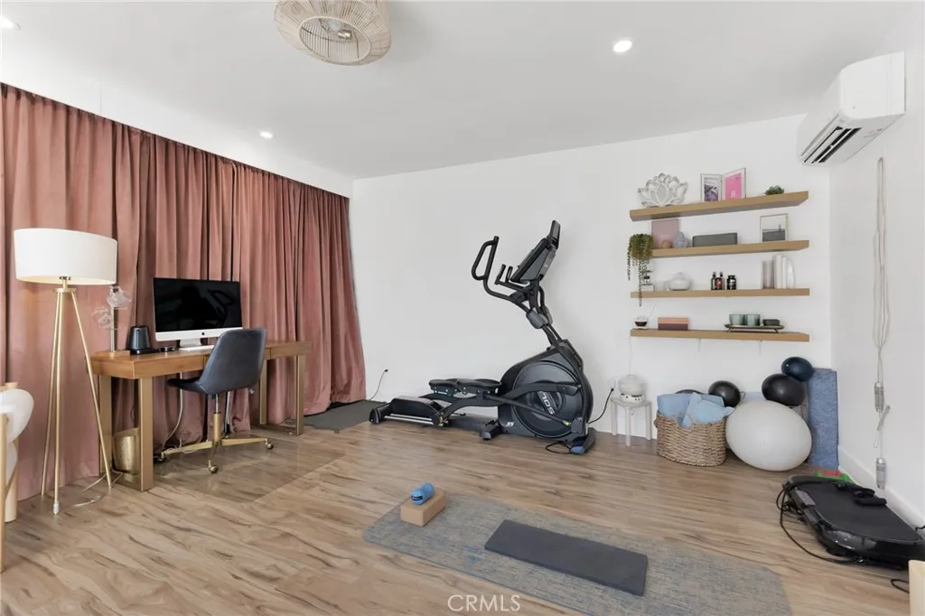 805 N Kemp, Burbank, California 91505 home-pic-40