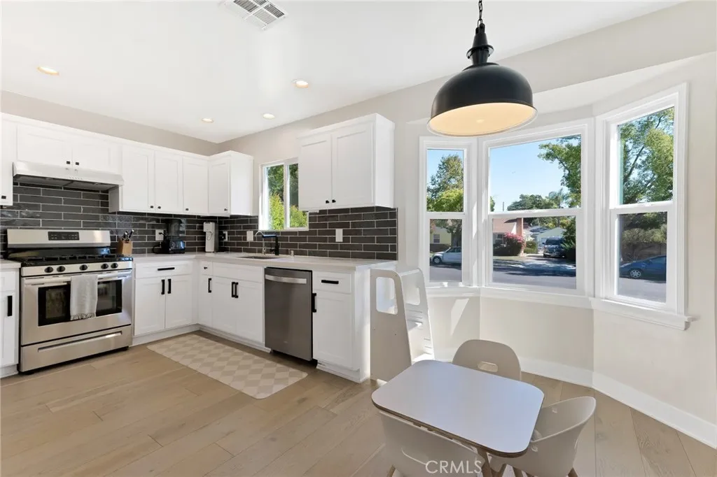 805 N Kemp, Burbank, California 91505 home-pic-15