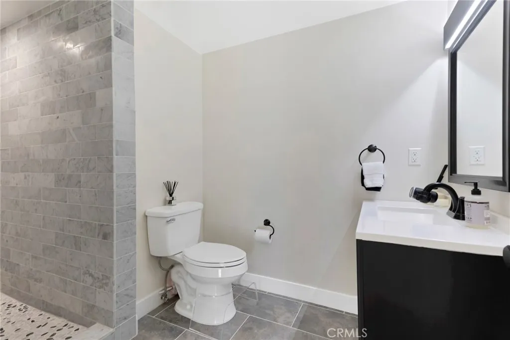 805 N Kemp, Burbank, California 91505 home-pic-27