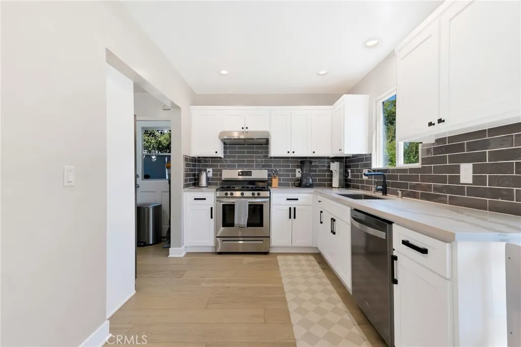805 N Kemp, Burbank, California 91505 home-pic-13
