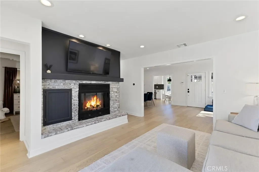 805 N Kemp, Burbank, California 91505 home-pic-7