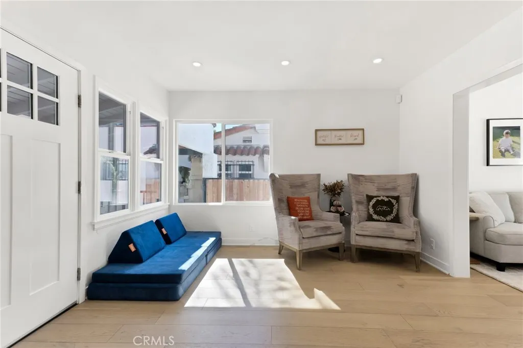 805 N Kemp, Burbank, California 91505 home-pic-3