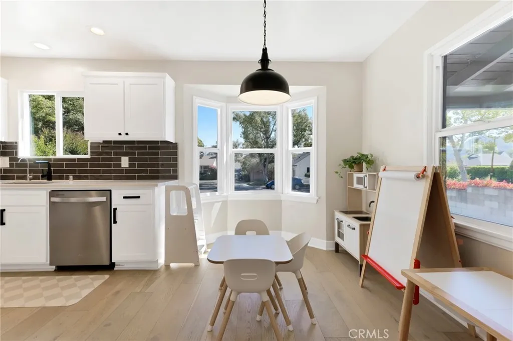 805 N Kemp, Burbank, California 91505 home-pic-14