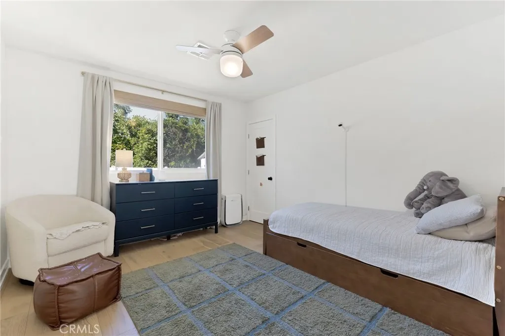 805 N Kemp, Burbank, California 91505 home-pic-34
