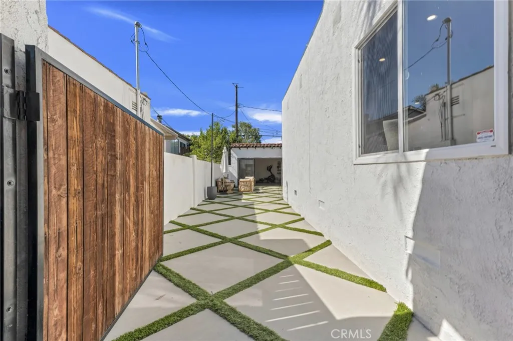 805 N Kemp, Burbank, California 91505 home-pic-42