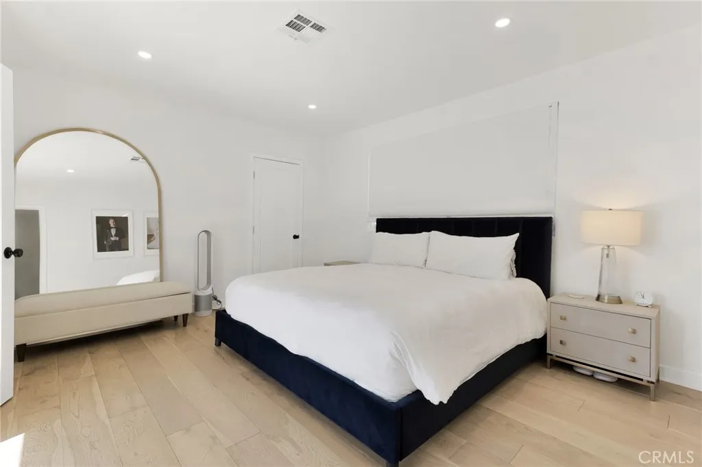 805 N Kemp, Burbank, California 91505 home-pic-20