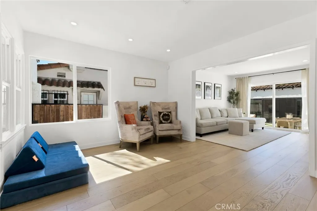805 N Kemp, Burbank, California 91505 home-pic-4
