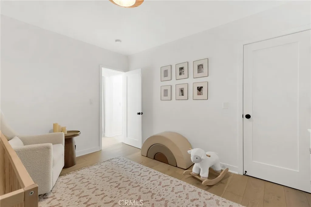 805 N Kemp, Burbank, California 91505 home-pic-32