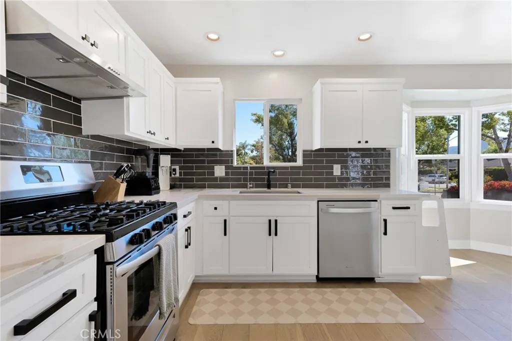 805 N Kemp, Burbank, California 91505 home-pic-17