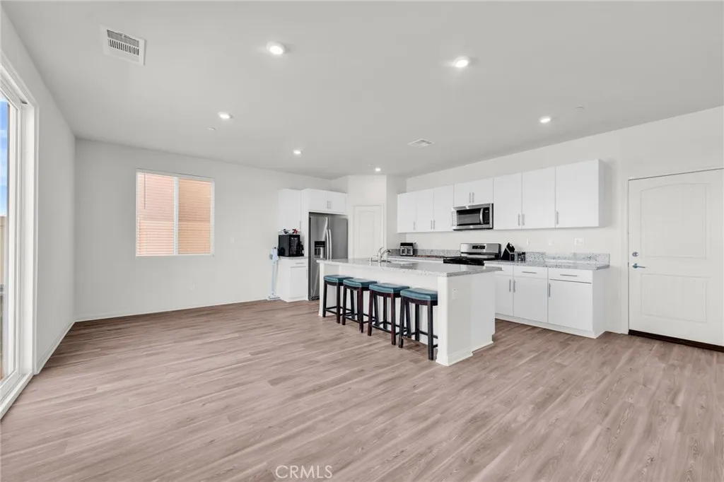1744 Wisteria, San Jacinto, California 92583 home-pic-14