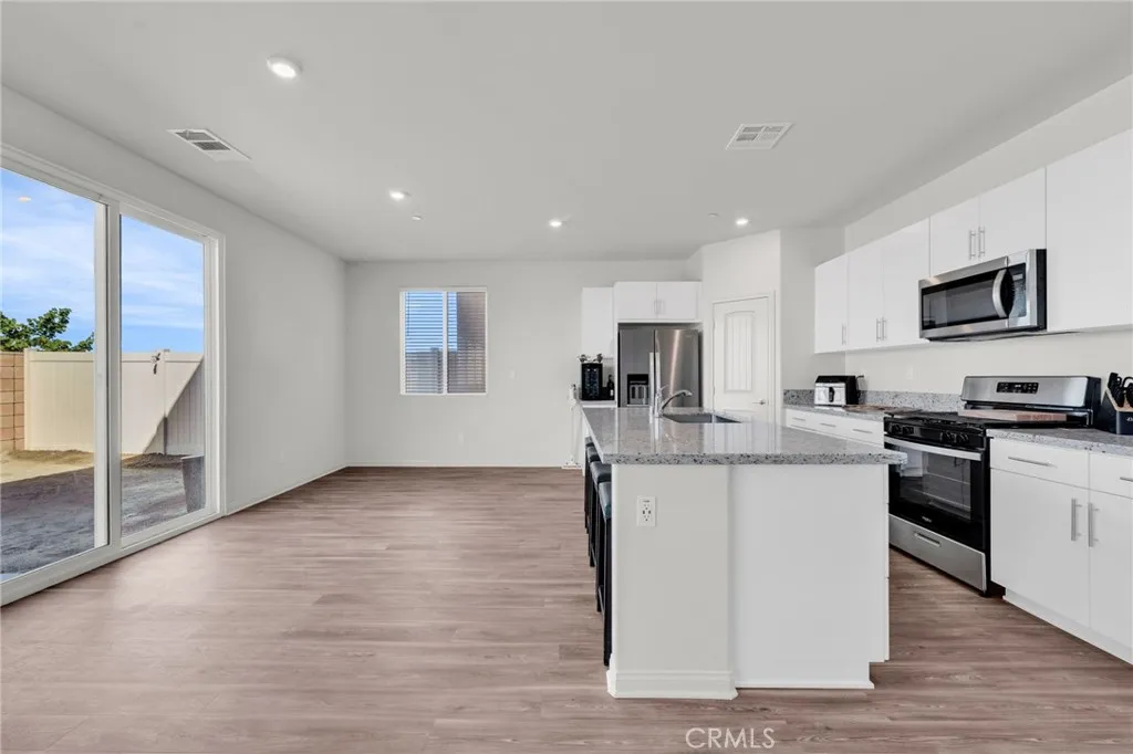 1744 Wisteria, San Jacinto, California 92583 home-pic-15