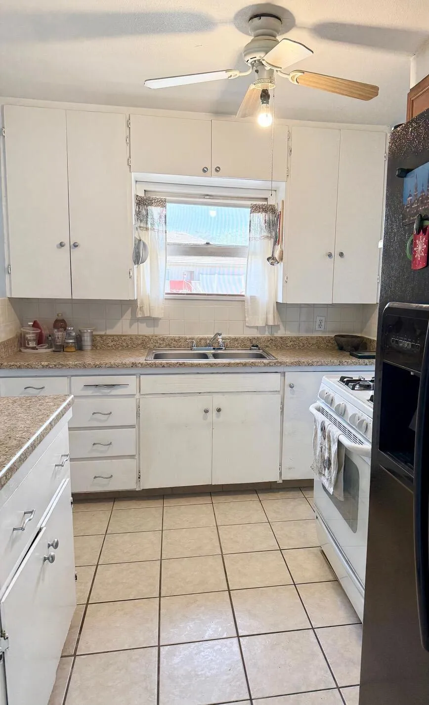 66425 Desert View Avenue, Desert Hot Springs, California 92240 home-pic-5