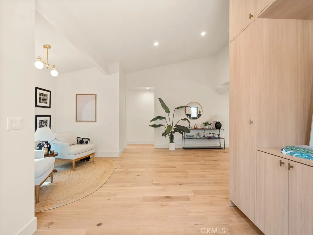 11911 Hartsook, Valley Village, California 91607 home-pic-7