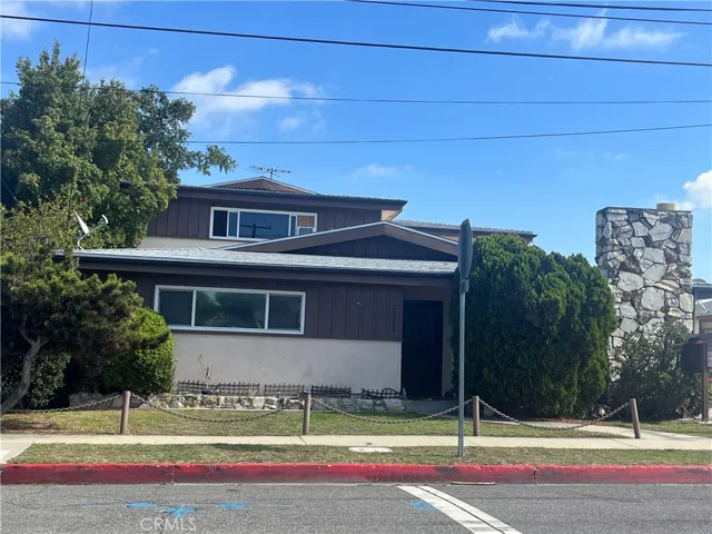 25326 Oak, Lomita, California 90717