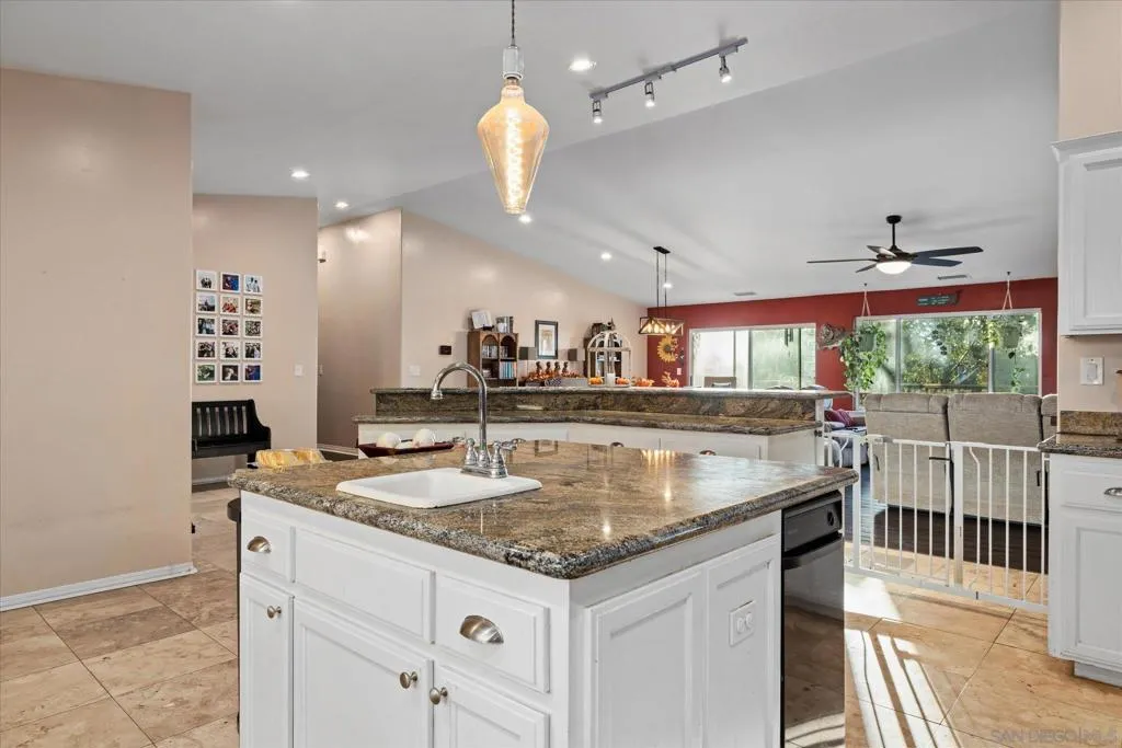 1714 Foss Rd, Alpine, California 91901 home-pic-15