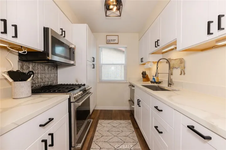 New Cabinets & Quartz Countertops