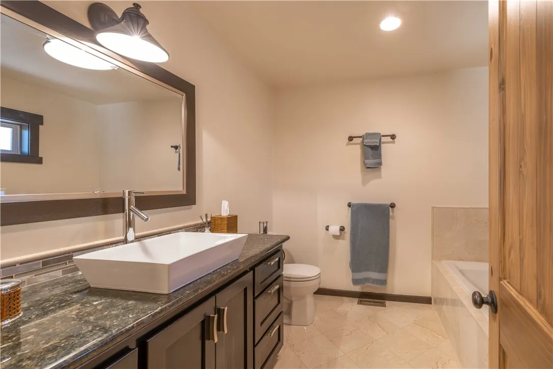 1605 Shenandoah Way, Big Bear City, California 92314 home-pic-26