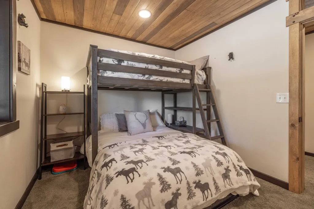 1605 Shenandoah Way, Big Bear City, California 92314 home-pic-35