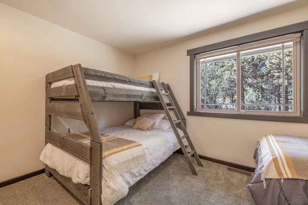 1605 Shenandoah Way, Big Bear City, California 92314 home-pic-31