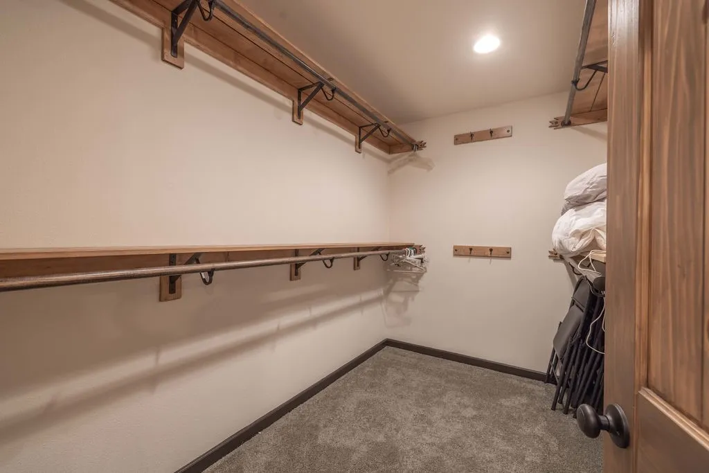 1605 Shenandoah Way, Big Bear City, California 92314 home-pic-25