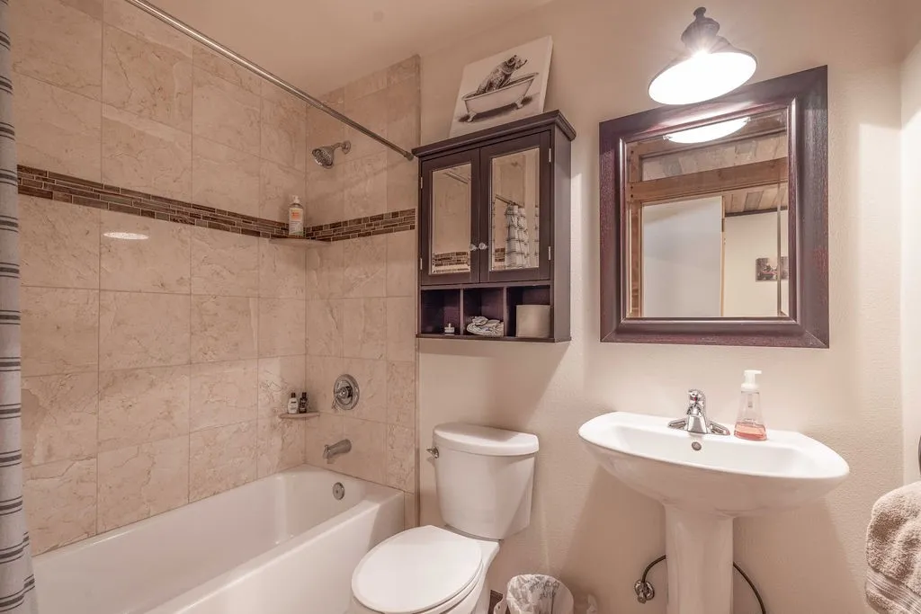 1605 Shenandoah Way, Big Bear City, California 92314 home-pic-32