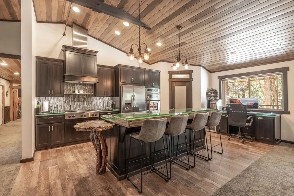 1605 Shenandoah Way, Big Bear City, California 92314 home-pic-12