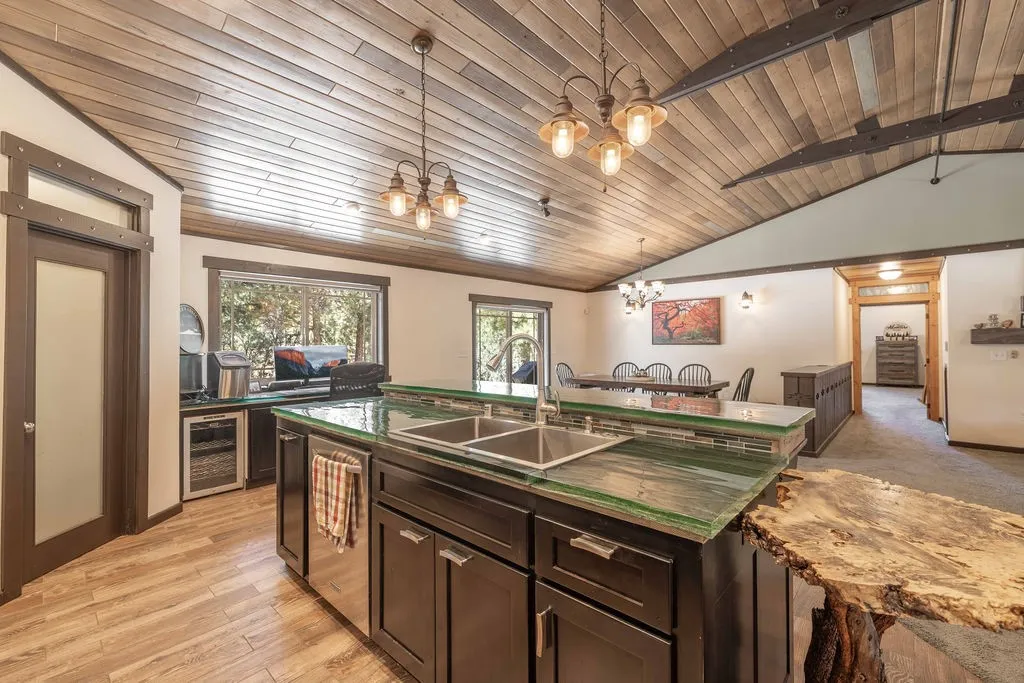 1605 Shenandoah Way, Big Bear City, California 92314 home-pic-13