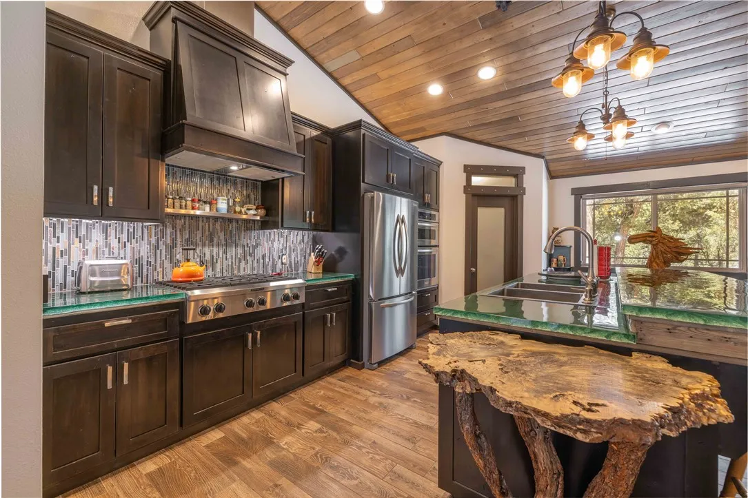 1605 Shenandoah Way, Big Bear City, California 92314 home-pic-15