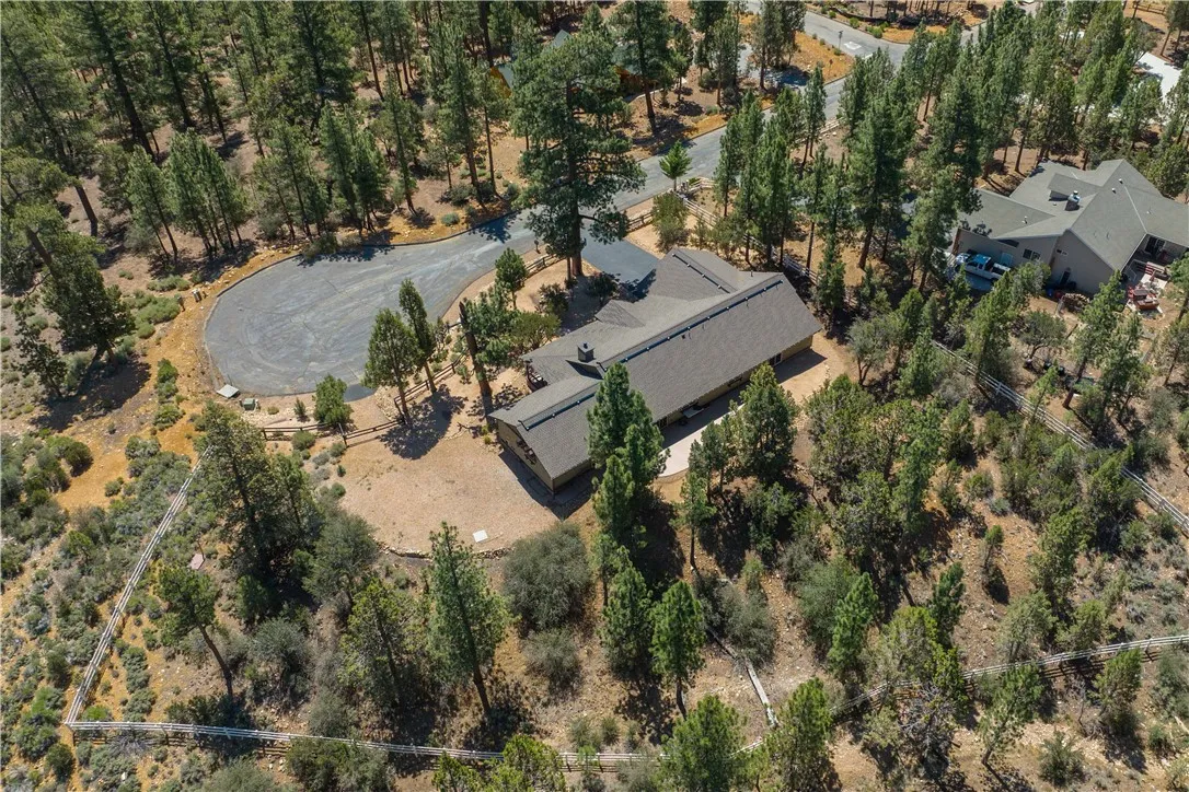 1605 Shenandoah Way, Big Bear City, California 92314 home-pic-5