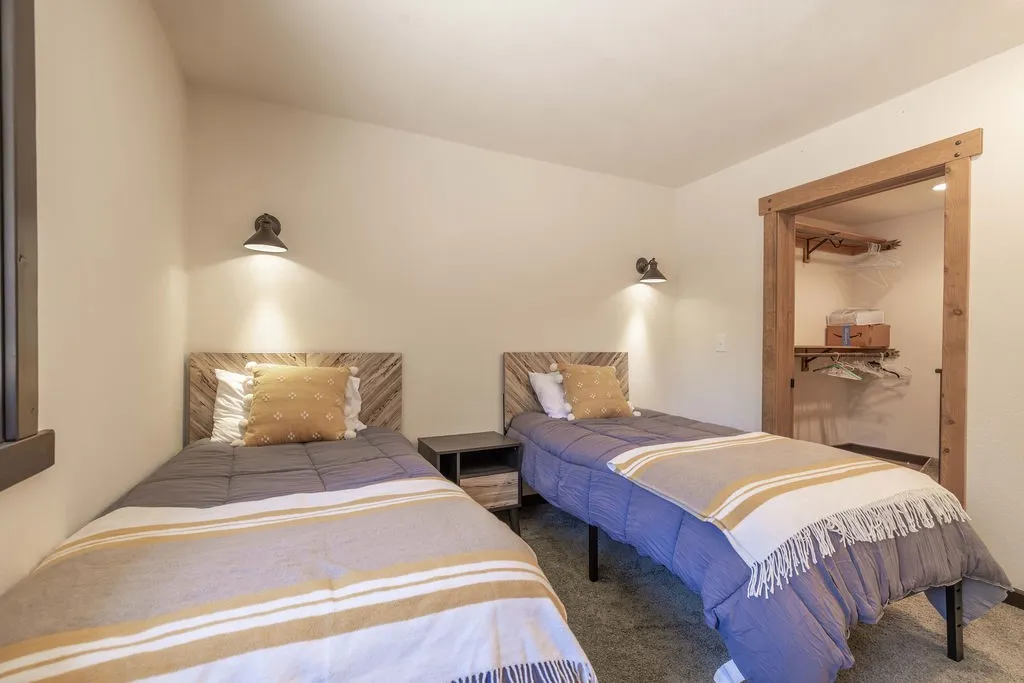 1605 Shenandoah Way, Big Bear City, California 92314 home-pic-30