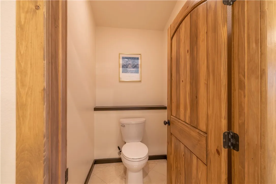 1605 Shenandoah Way, Big Bear City, California 92314 home-pic-22