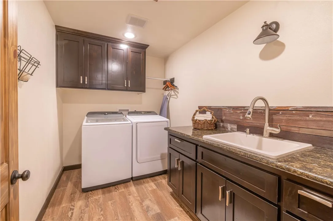 1605 Shenandoah Way, Big Bear City, California 92314 home-pic-36