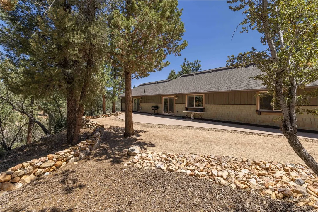 1605 Shenandoah Way, Big Bear City, California 92314 home-pic-37