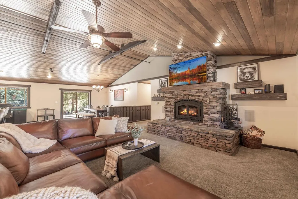 1605 Shenandoah Way, Big Bear City, California 92314 home-pic-10