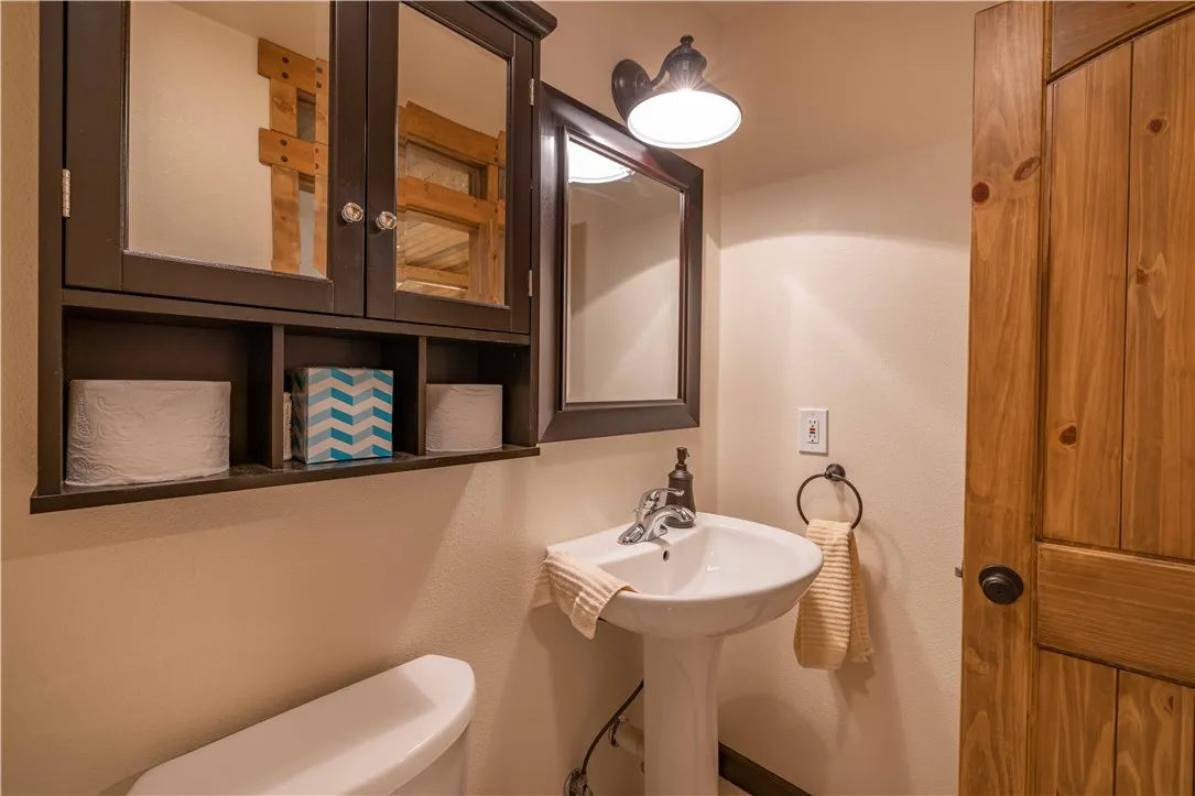 1605 Shenandoah Way, Big Bear City, California 92314 home-pic-33