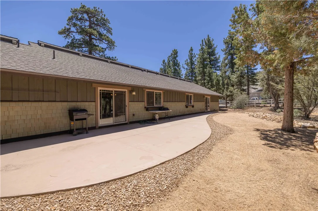1605 Shenandoah Way, Big Bear City, California 92314 home-pic-38