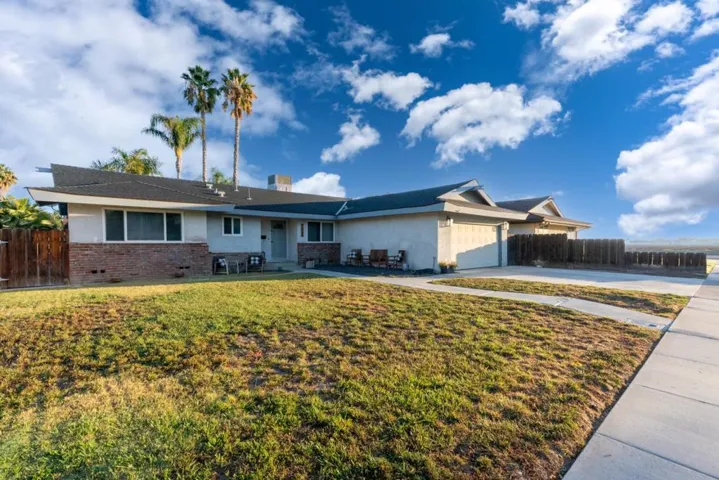 1062 Madison Avenue, Los Banos, California 93635