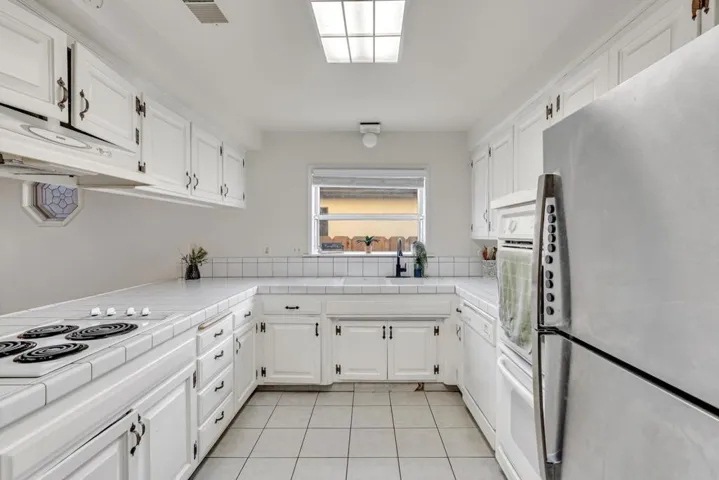 1062 Madison Avenue, Los Banos, California 93635