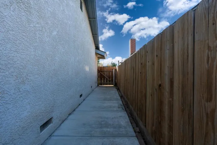 1062 Madison Avenue, Los Banos, California 93635