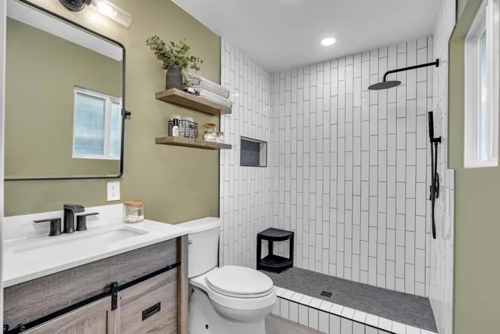 1062 Madison Avenue, Los Banos, California 93635