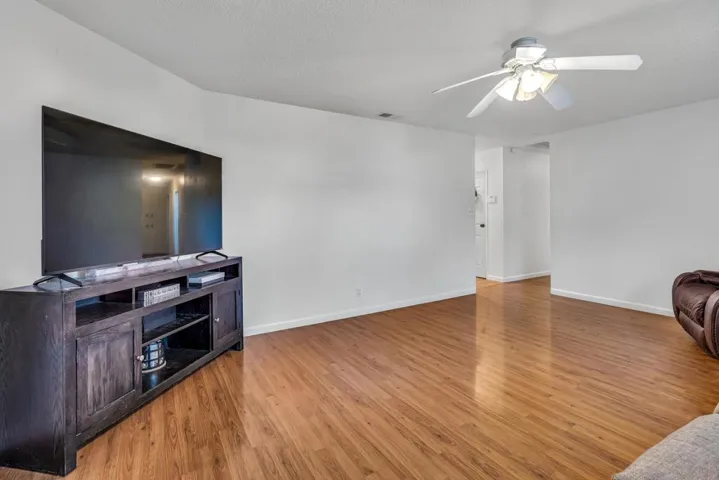 1062 Madison Avenue, Los Banos, California 93635