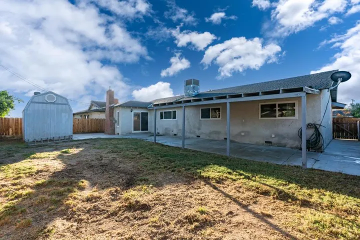 1062 Madison Avenue, Los Banos, California 93635