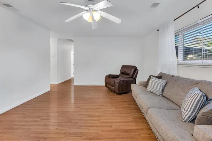 1062 Madison Avenue, Los Banos, California 93635