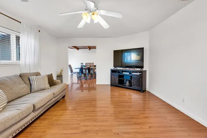 1062 Madison Avenue, Los Banos, California 93635