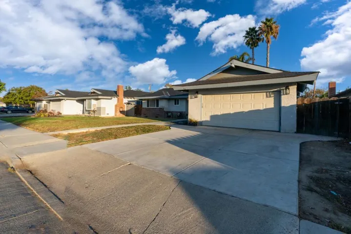 1062 Madison Avenue, Los Banos, California 93635