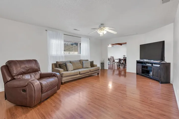 1062 Madison Avenue, Los Banos, California 93635